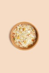 Mélange de céréales, de légumes et de flocons de noix de coco